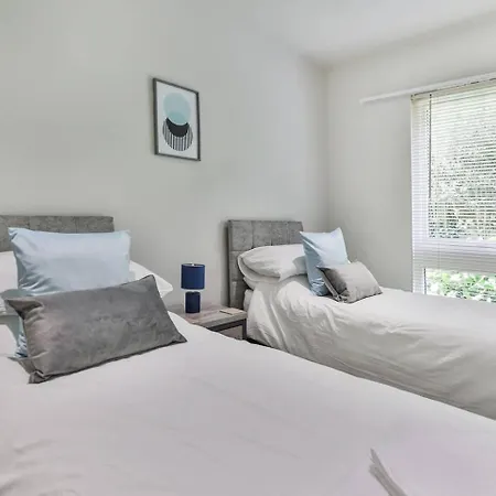 3 Bedroom Close To Peak District With Garden