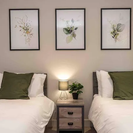 Semesterbostad 3 Bedroom Close To Peak District With Garden *