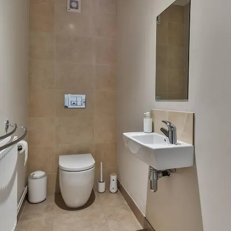 3 Bedroom Close To Peak District With Garden * Sheffield