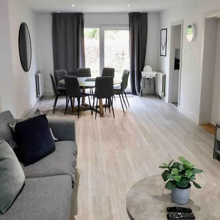 3 Bedroom Close To Peak District With Garden Semesterbostad Sheffield