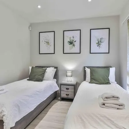 3 Bedroom Close To Peak District With Garden Sheffield