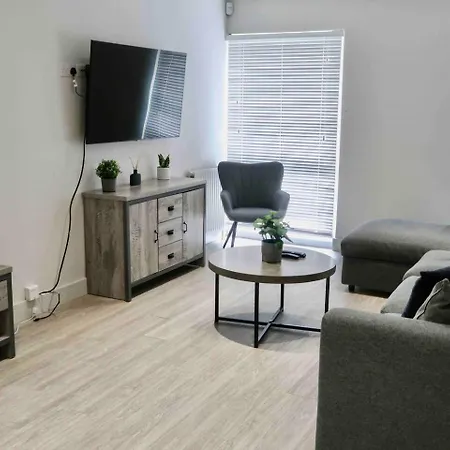 3 Bedroom Close To Peak District With Garden Semesterbostad