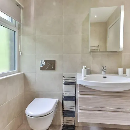 3 Bedroom Close To Peak District With Garden Semesterbostad